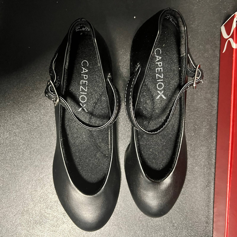 Girls Capezio 550 Junior Footlight Genuine Leather Size 1 1/2 - Picture 5 of 6